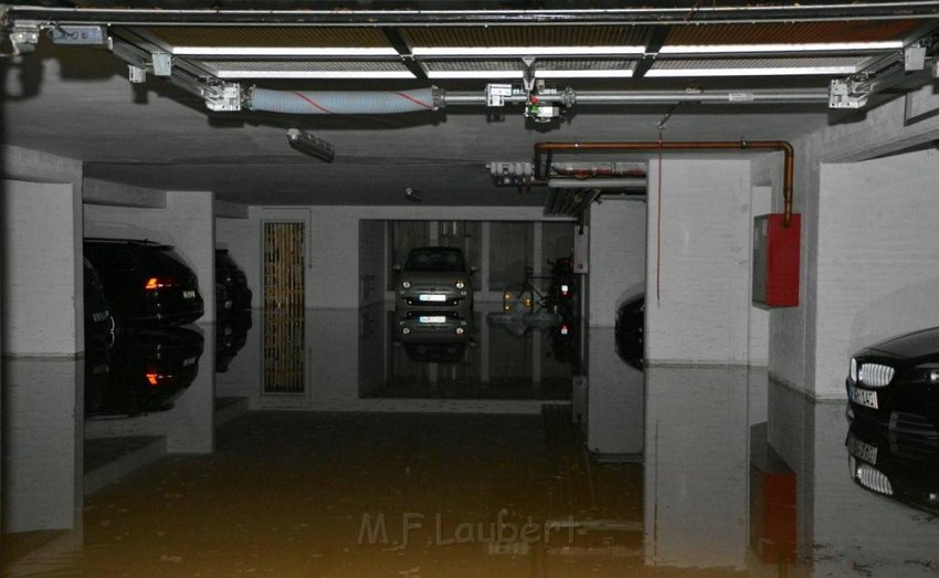 Wasserrohrbruch Koeln Weiden Breslauerstr P25.jpg
